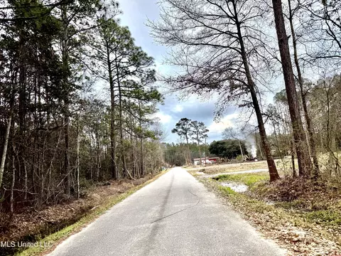 Plymouth Road, Ocean Springs, MS 39564