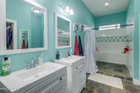 8817 Rivers End Rd, Moss Point, MS 39562 photo 17