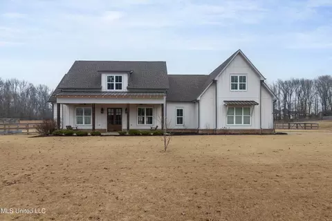 4698 W Oak Grove Rd, Hernando, MS 38632