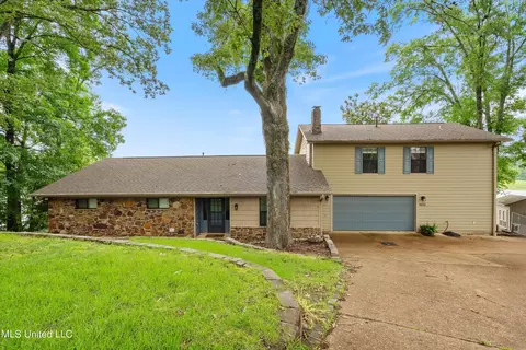 4836 Victoria Dr, Nesbit, MS 38651