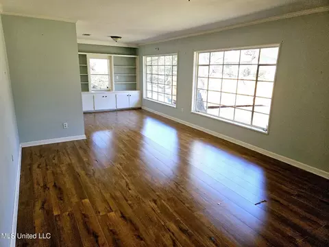 Living - 4351 Forest Park Dr, Jackson, MS 39211 photo 2 of 4