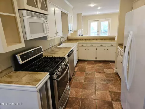 Kitchen - 4351 Forest Park Dr, Jackson, MS 39211 photo 1 of 1