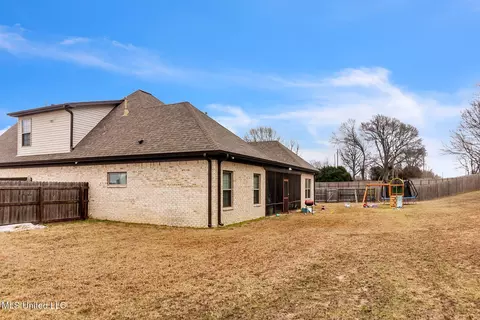 Exterior - 302 Eagle View Dr, Senatobia, MS 38668 photo 5 of 5