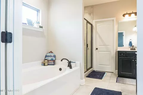 Bath - 302 Eagle View Dr, Senatobia, MS 38668 photo 1 of 2