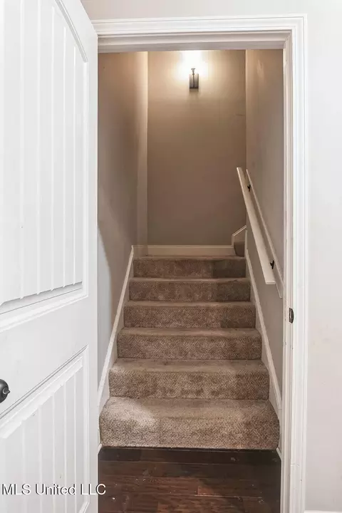 Entry Way - 302 Eagle View Dr, Senatobia, MS 38668 photo 1 of 2
