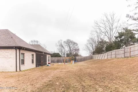 Exterior - 302 Eagle View Dr, Senatobia, MS 38668 photo 3 of 5