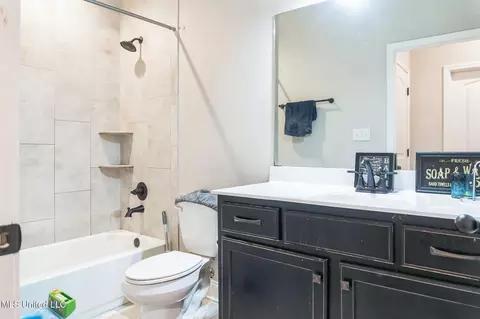 Bath - 302 Eagle View Dr, Senatobia, MS 38668 photo 2 of 2