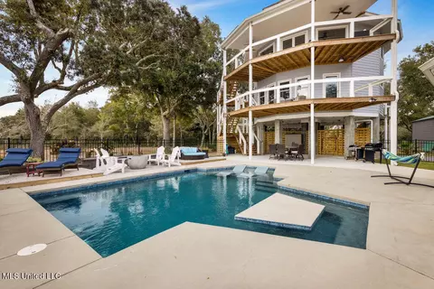 5333 E Belle Fontaine Rd, Ocean Springs, MS 39564