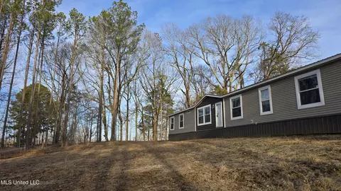 1295 Hillside Rd, Holcomb, MS 38940
