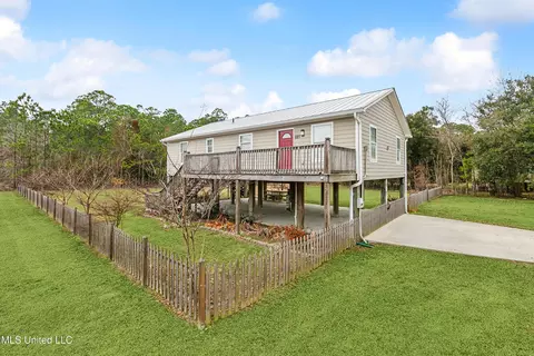 881 E North St, Pass Christian, MS 39571