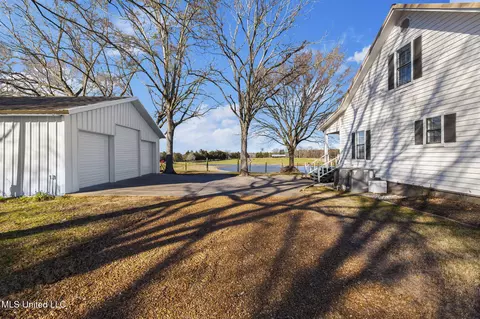 Exterior - 914 Ratliff Ferry Rd, Canton, MS 39046 photo 6 of 29