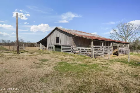 Exterior - 914 Ratliff Ferry Rd, Canton, MS 39046 photo 23 of 29