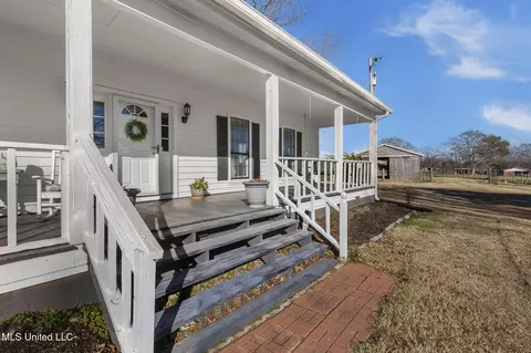 Exterior - 914 Ratliff Ferry Rd, Canton, MS 39046 photo 3 of 29