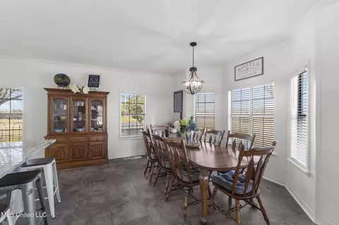 Dining - 914 Ratliff Ferry Rd, Canton, MS 39046 photo 1 of 2