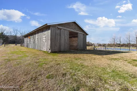 Exterior - 914 Ratliff Ferry Rd, Canton, MS 39046 photo 20 of 29