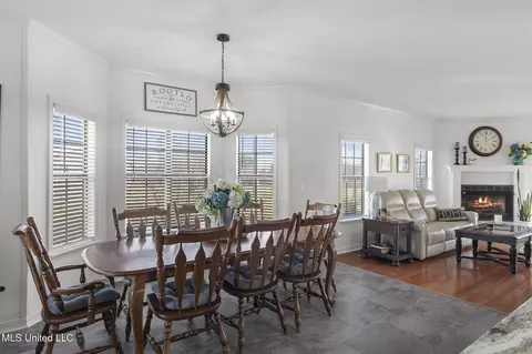 Dining - 914 Ratliff Ferry Rd, Canton, MS 39046 photo 2 of 2