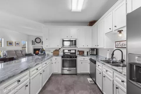 Kitchen - 914 Ratliff Ferry Rd, Canton, MS 39046 photo 3 of 4