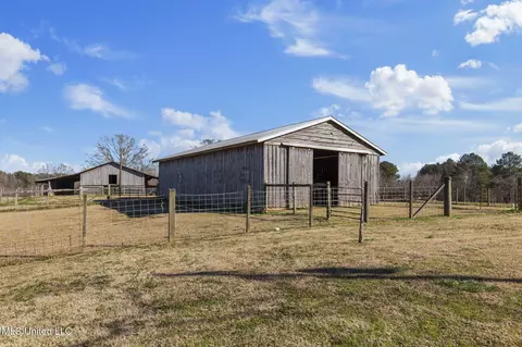 Exterior - 914 Ratliff Ferry Rd, Canton, MS 39046 photo 18 of 29