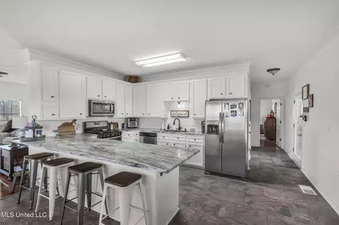 Kitchen - 914 Ratliff Ferry Rd, Canton, MS 39046 photo 1 of 4