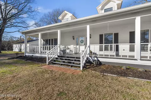 Exterior - 914 Ratliff Ferry Rd, Canton, MS 39046 photo 9 of 29