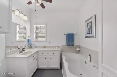 Bath - 914 Ratliff Ferry Rd, Canton, MS 39046 photo 3 of 4