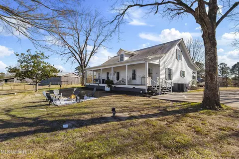Exterior - 914 Ratliff Ferry Rd, Canton, MS 39046 photo 5 of 29