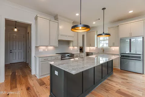 Kitchen - 265 Bronson Bnd, Flowood, MS 39232 photo 2 of 9