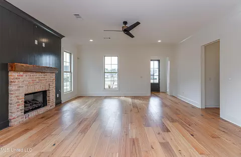 Living - 265 Bronson Bnd, Flowood, MS 39232 photo 2 of 2