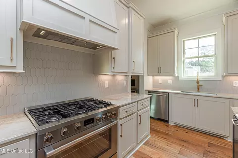 Kitchen - 265 Bronson Bnd, Flowood, MS 39232 photo 5 of 9