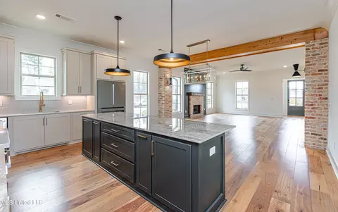 Kitchen - 265 Bronson Bnd, Flowood, MS 39232 photo 9 of 9