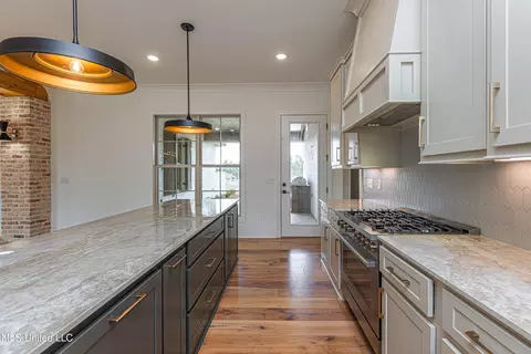 Kitchen - 265 Bronson Bnd, Flowood, MS 39232 photo 8 of 9