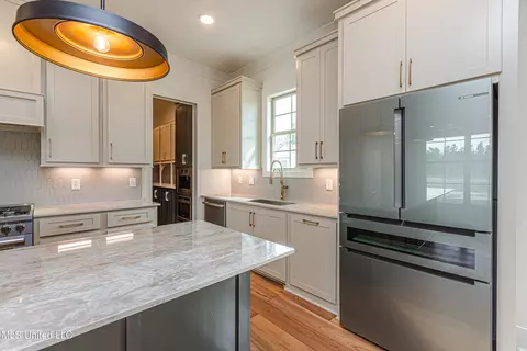 Kitchen - 265 Bronson Bnd, Flowood, MS 39232 photo 3 of 9