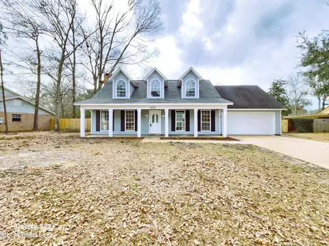 4010 Breezy Hill Ln, Ocean Springs, MS 39564