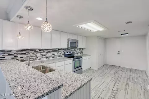 Kitchen - 210 Old Oak Cir, Brandon, MS 39042 photo 1 of 3