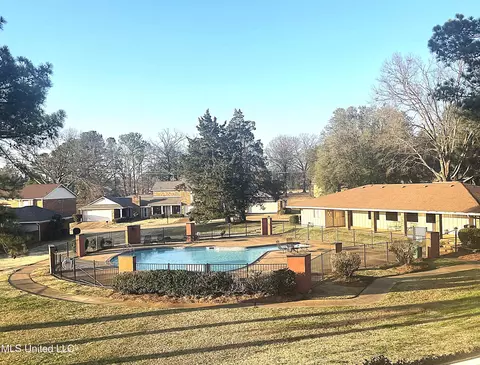 Exterior - 210 Old Oak Cir, Brandon, MS 39042 photo 6 of 7