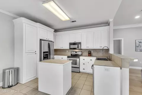 Kitchen - 156 Appleridge Dr, Brandon, MS 39047 photo 1 of 2