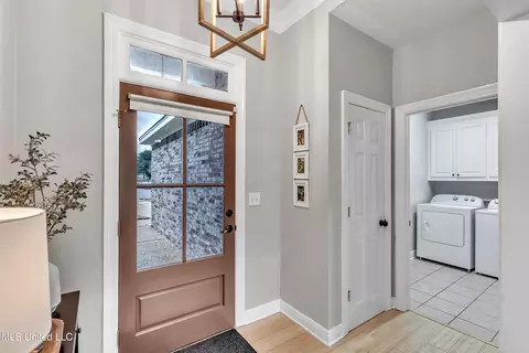 Entry Way - 156 Appleridge Dr, Brandon, MS 39047 photo 2 of 2