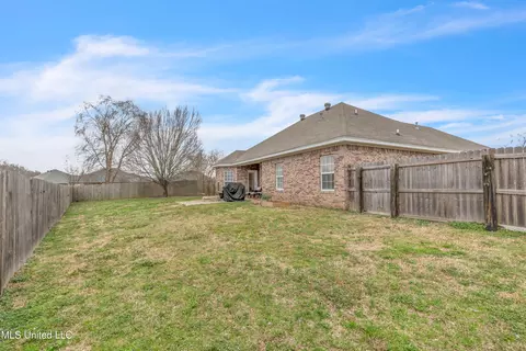 Exterior - 156 Appleridge Dr, Brandon, MS 39047 photo 4 of 5