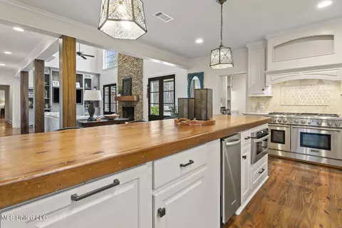 Kitchen - 174 Hunt Cir, Madison, MS 39110 photo 3 of 6