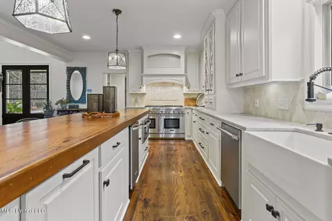 Kitchen - 174 Hunt Cir, Madison, MS 39110 photo 2 of 6