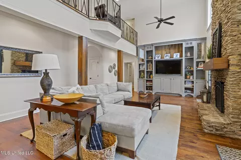 Living - 174 Hunt Cir, Madison, MS 39110 photo 1 of 3