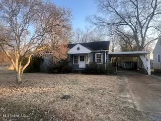 611 W Adams Ave, Greenwood, MS 38930