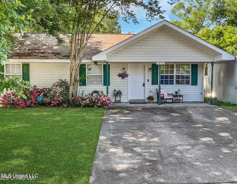 1212 7th St, Long Beach, MS 39560