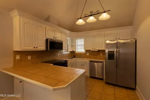 Kitchen - 130 Mason Way, Madison, MS 39110 photo 1 of 2