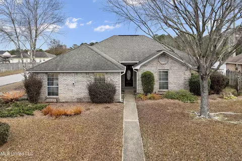 10017 Iroquois Ave, Ocean Springs, MS 39564