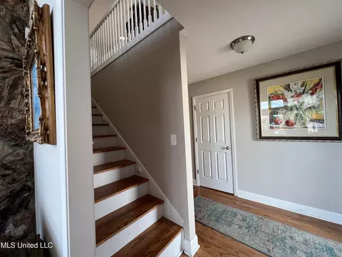 Entry Way - 179 Planters Grv, Brandon, MS 39047 photo 9 of 10