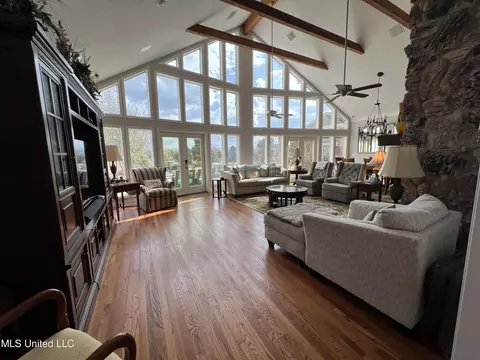 Living - 179 Planters Grv, Brandon, MS 39047 photo 2 of 11
