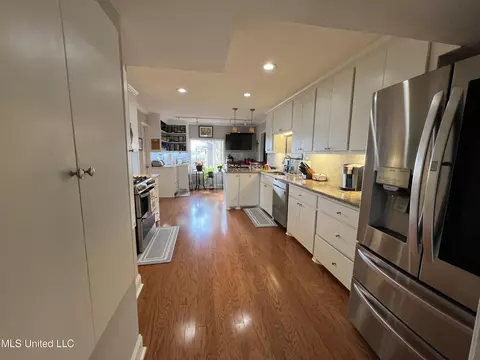 Kitchen - 179 Planters Grv, Brandon, MS 39047 photo 1 of 8