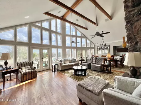 Living - 179 Planters Grv, Brandon, MS 39047 photo 1 of 11
