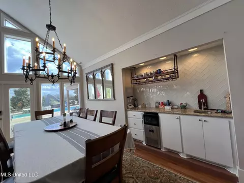 Dining - 179 Planters Grv, Brandon, MS 39047 photo 2 of 3